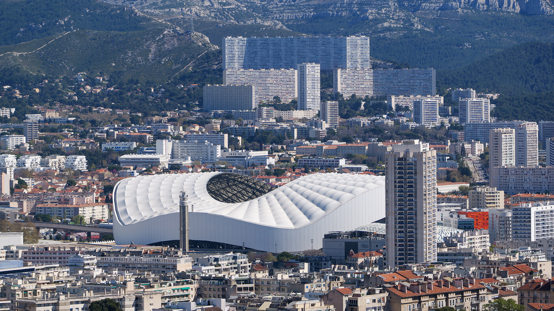 toit du stade Vélodrome à Marseille