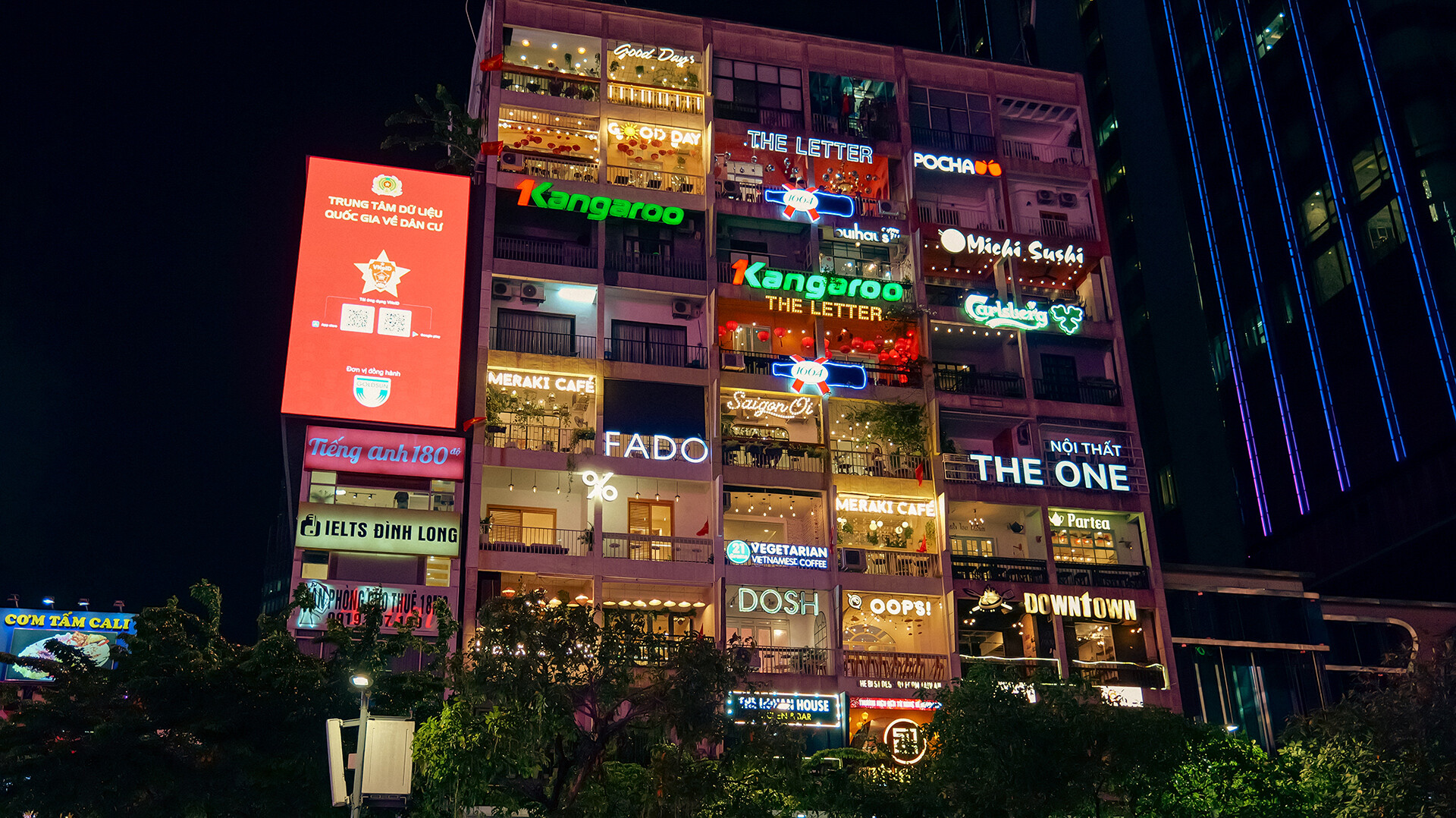 Illuminations nocturnes : À la découverte de The Cafe Apartment sur Nguyen Hue, Ho Chi Minh